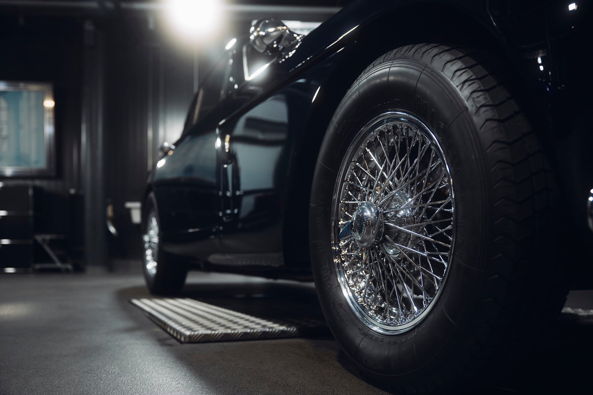 Felgenbürste, weiche Felgenwolle oder doch Pinsel? So finden Sie das perfekte Werkzeug für Ihre Felgenreinigung