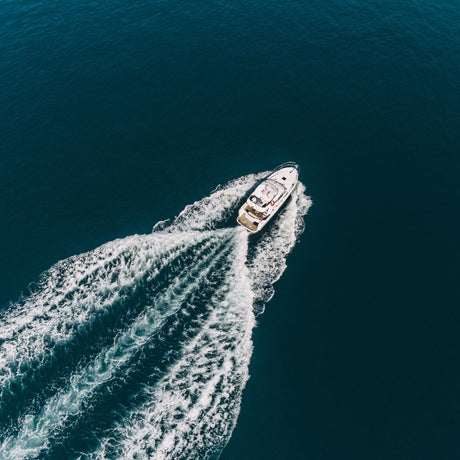 Wie pflegt man Bootslack richtig?